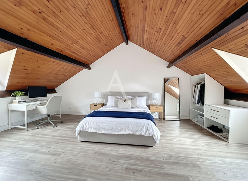 Maison - 185 m² - 8 pièces