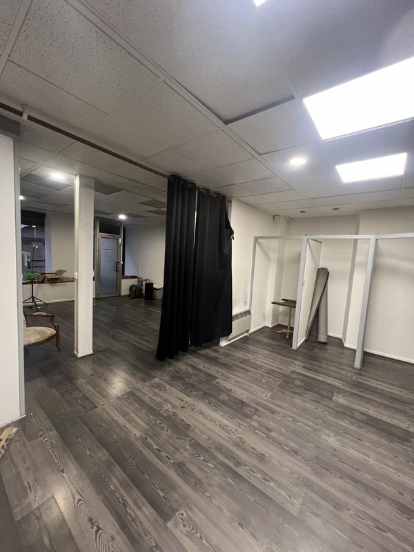 Local commercial - 150 m² - 5 pièces