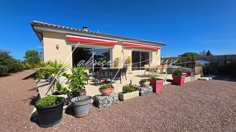 Propriété - 195 m² - 6 pièces