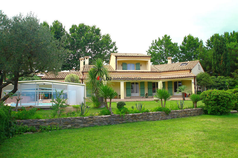 Maison traditionnelle - 200 m² - 7 pièces