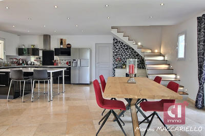 Maison - 175 m² - 6 pièces