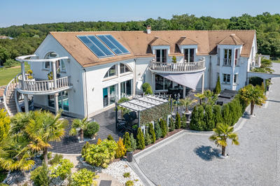 Maison contemporaine - 574 m² - 15 pièces