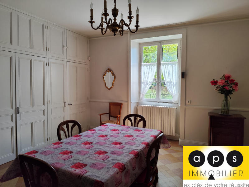 Maison - 220 m² - 14 pièces