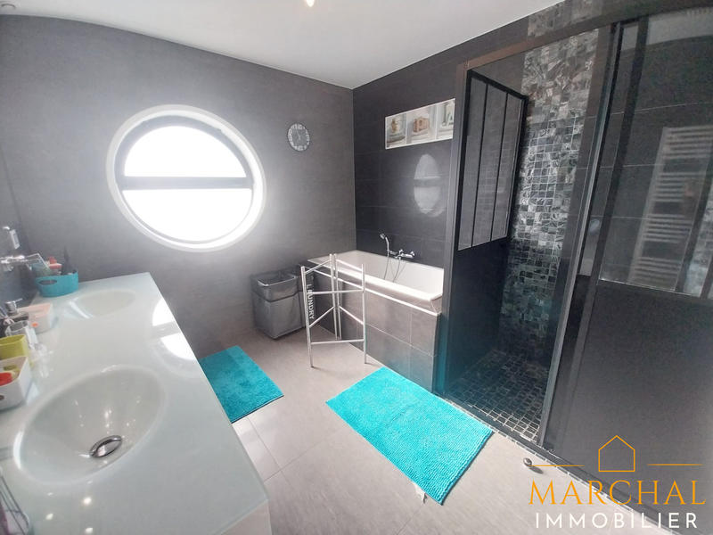 Villa - 251 m² - 8 pièces