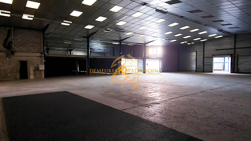 Local d'activités - 2 100 m²