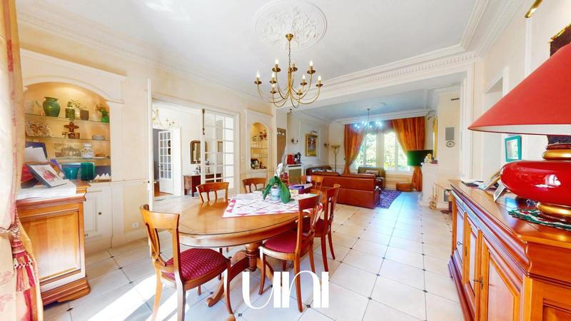Maison de maîtres - 367 m² - 12 pièces