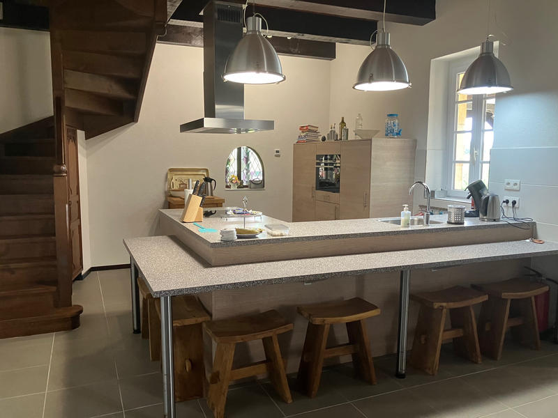 Maison - 220 m² - 8 pièces