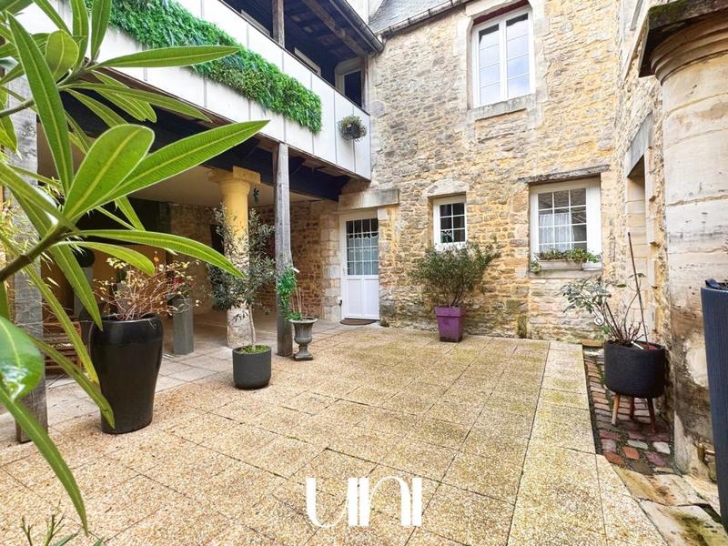 Propriété - 326 m² - 12 pièces