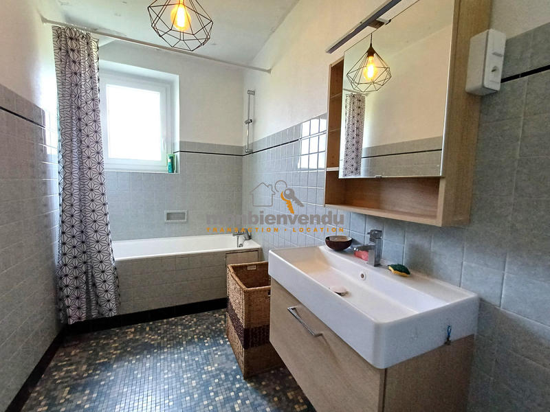 Maison traditionnelle - 188 m² - 5 pièces