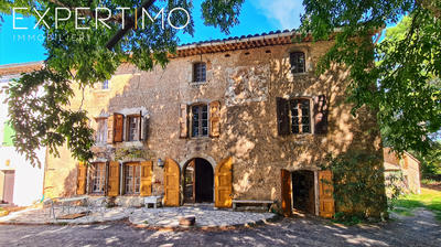 Maison - 160 m² - 9 pièces