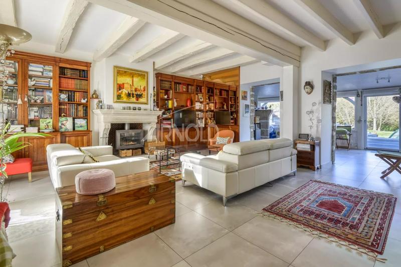 Maison - 238 m² - 10 pièces