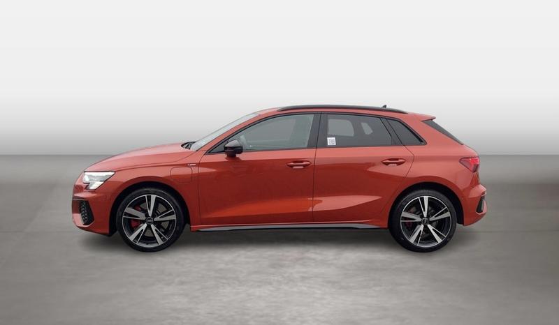 Audi A3 sportback 45 TFSIe s-Line 245 Hybride Rechargeable / Attache Remorque Matrix Led Camera 360° Sieges Elec à Memoire Regulateur Adaptatif
