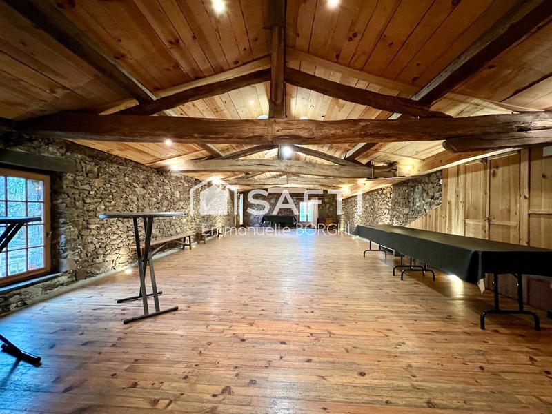 Maison - 1 032 m² - 12 pièces