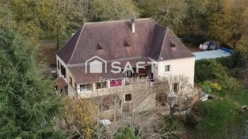 Maison - 238 m² - 9 pièces