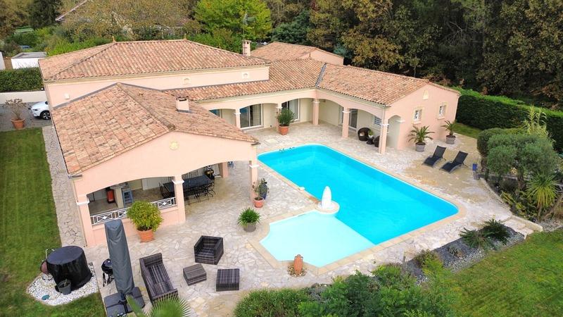 Villa - 205 m² - 6 pièces