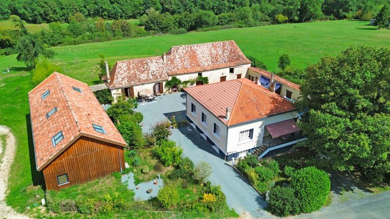 Maison - 281 m² - 7 pièces