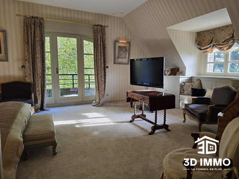 Maison - 275 m² - 12 pièces