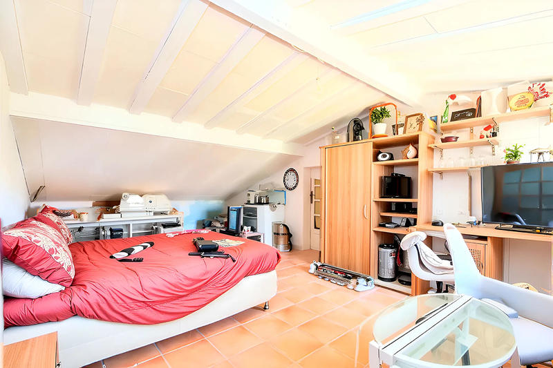 Maison - 285 m² - 15 pièces