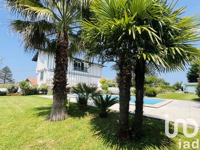 Maison - 228 m² - 8 pièces