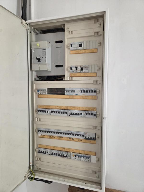 Local d'activités - 200 m² - 7 pièces