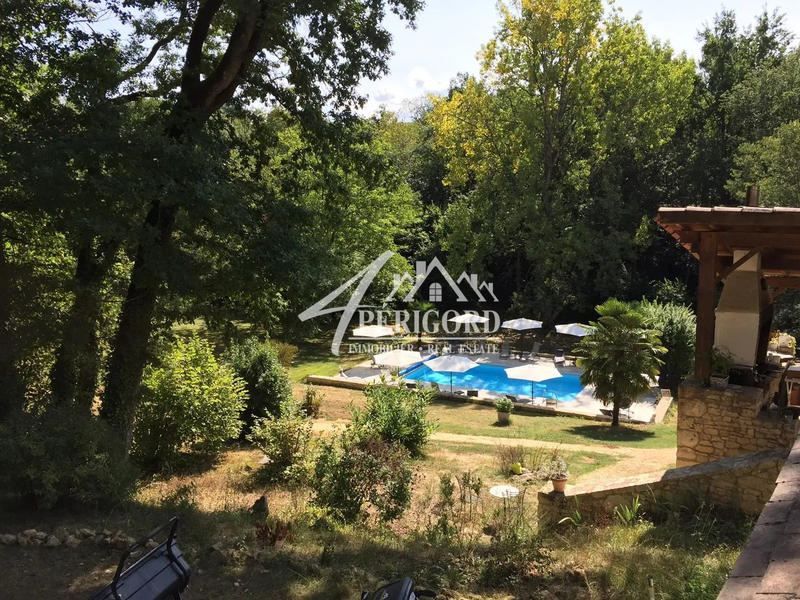 Maison - 555 m² - 16 pièces