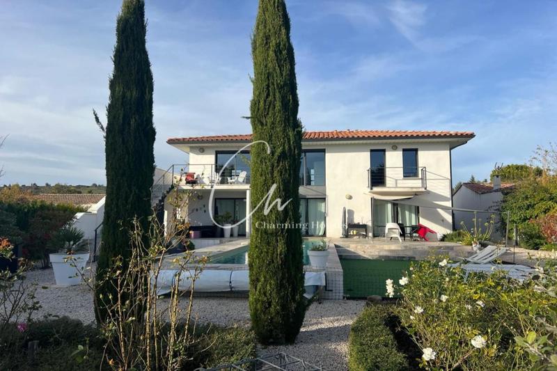 Maison - 180 m² - 5 pièces