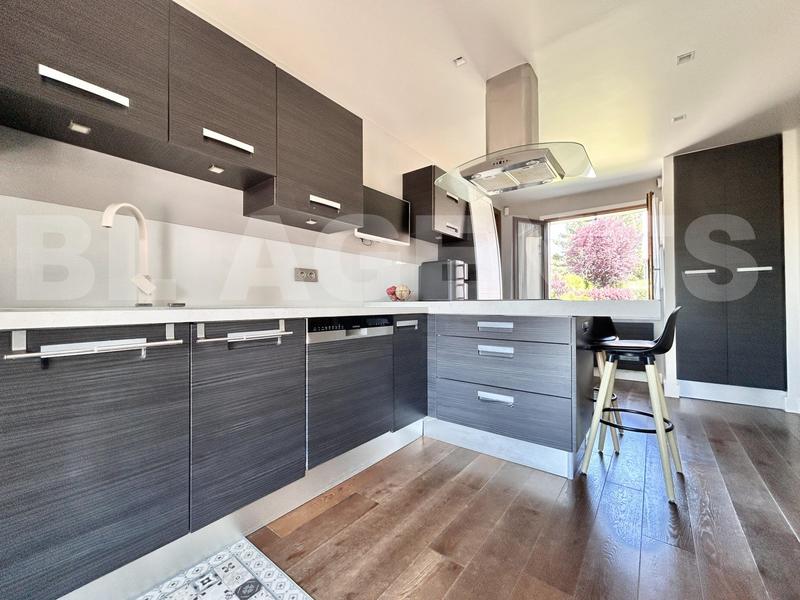 Maison contemporaine - 219 m² - 6 pièces