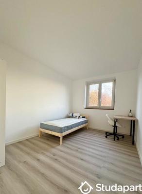 Chambre - 11 m² - 1 pièce