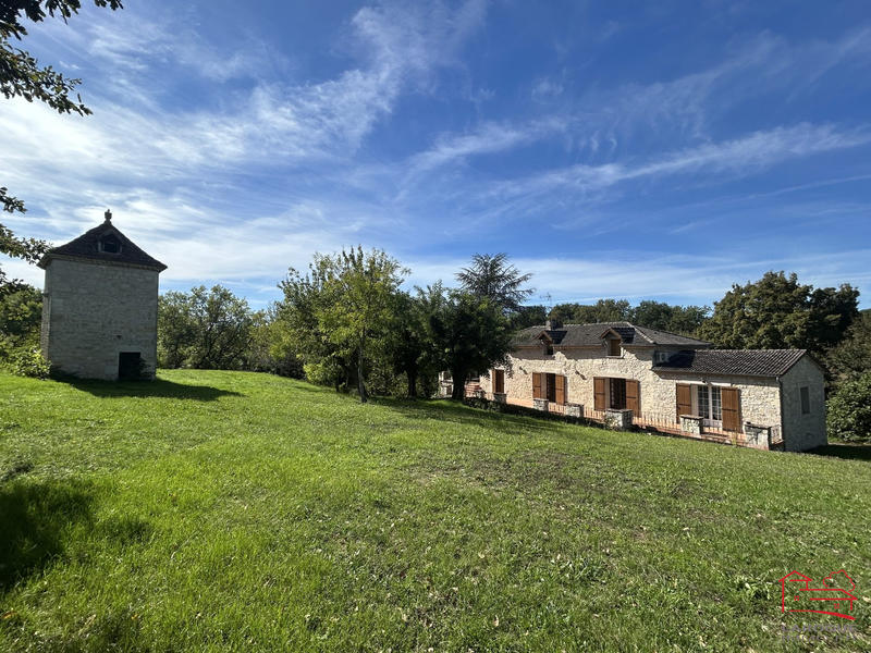 Maison - 210 m² - 8 pièces