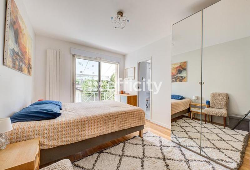 Maison - 200 m² - 9 pièces