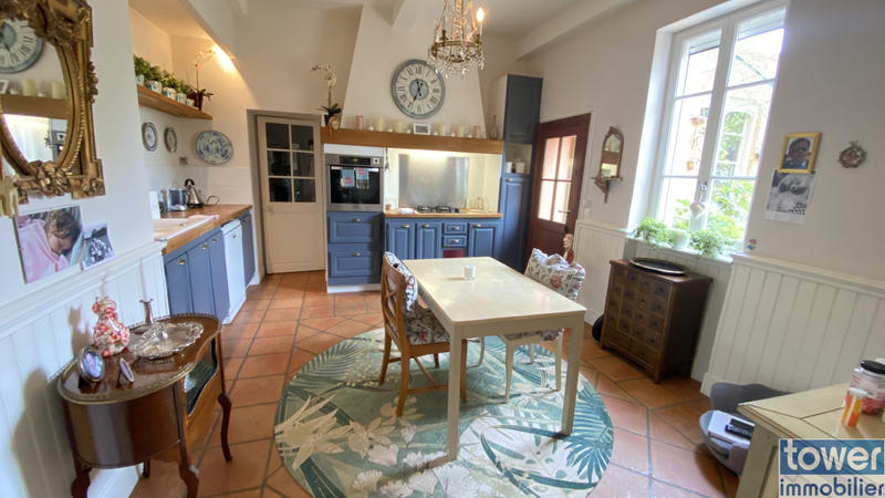 Maison - 239 m² - 6 pièces