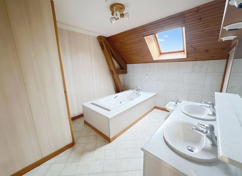 Maison ancienne - 240 m² - 12 pièces