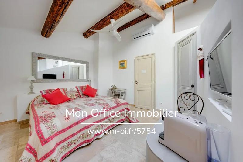 Demeure - 300 m² - 9 pièces