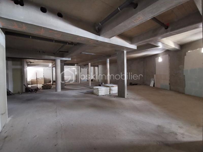 Local commercial - 600 m² - 1 pièce