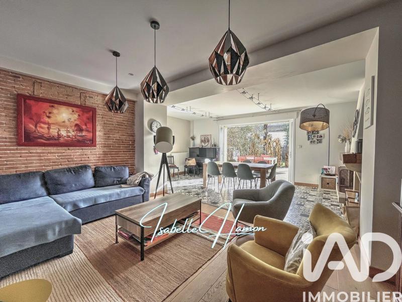 Maison - 212 m² - 9 pièces