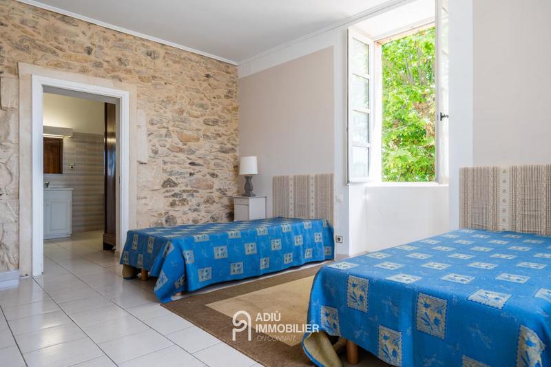 Mas - 635 m² - 20 pièces