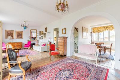 Demeure - 257 m² - 11 pièces