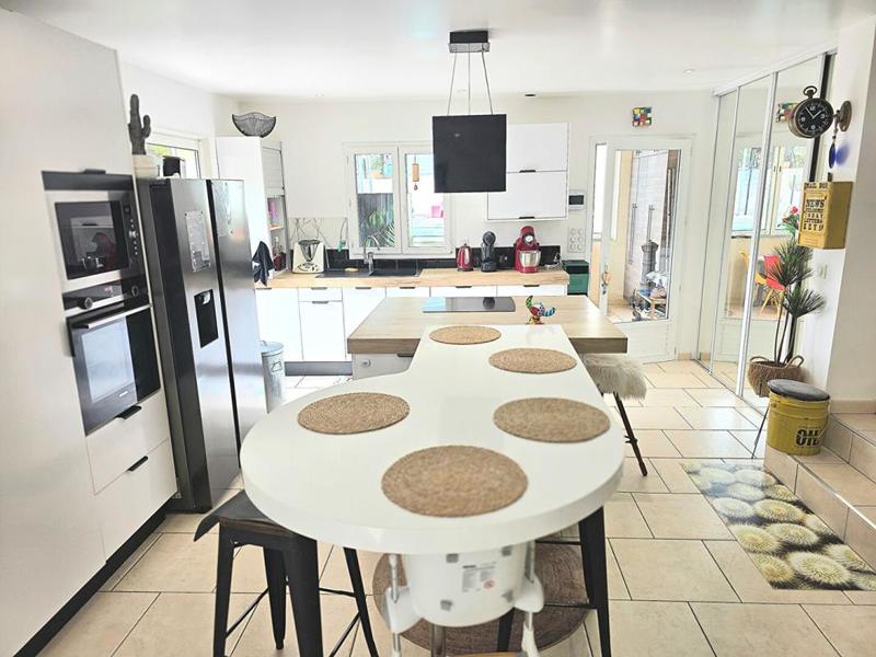 Maison - 145 m² - 8 pièces