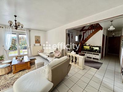 Maison - 240 m² - 8 pièces