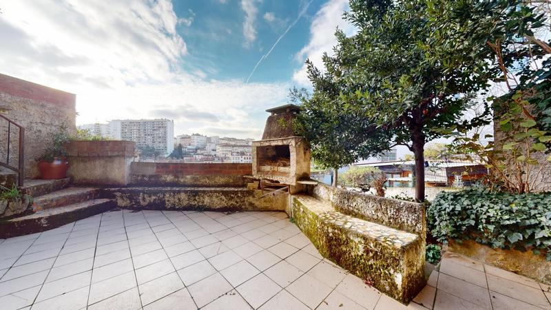 Appartement - 100 m² - 5 pièces