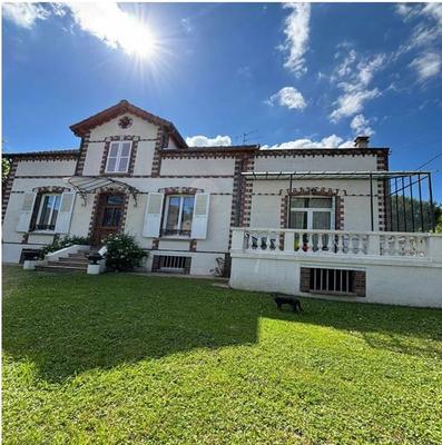 Maison ancienne - 164 m² - 8 pièces