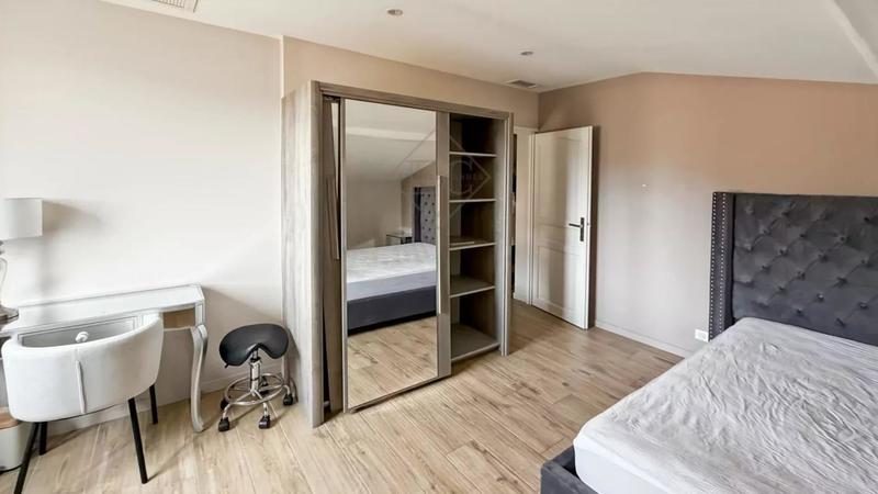 Villa - 220 m² - 5 pièces