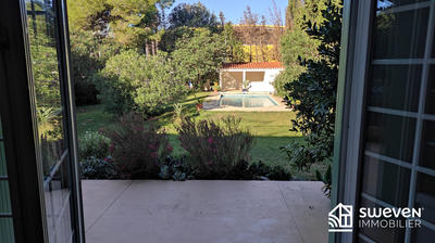 Maison traditionnelle - 220 m² - 7 pièces