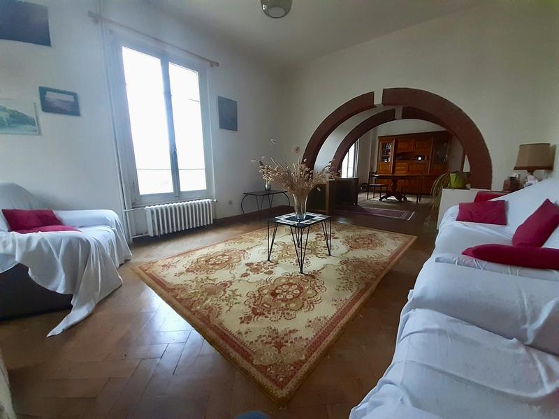 Maison - 246 m² - 9 pièces