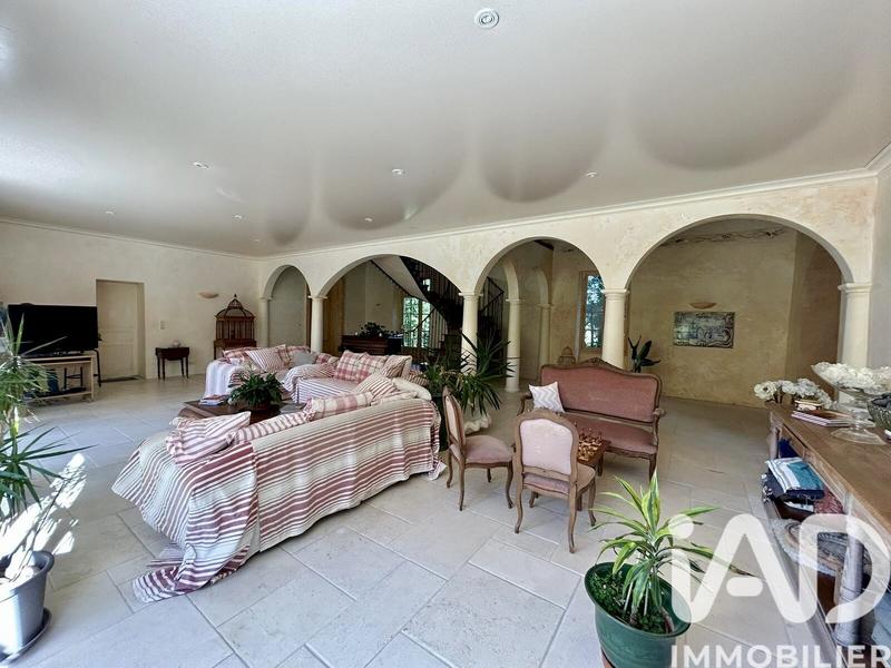 Maison - 502 m² - 13 pièces