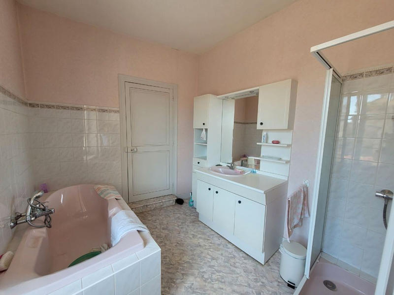 Maison - 210 m² - 10 pièces