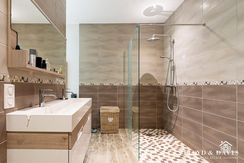 Maison - 180 m² - 5 pièces