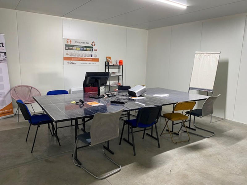 Local d'activité / Entrepôt - 1 370 m² - 5 pièces