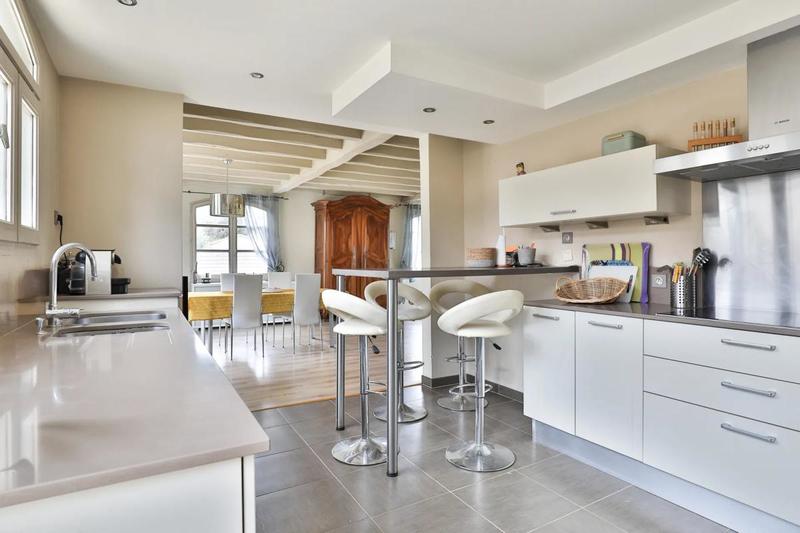 Maison - 204 m² - 6 pièces