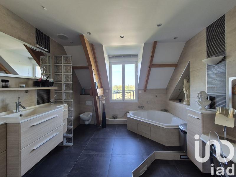 Maison - 300 m² - 8 pièces